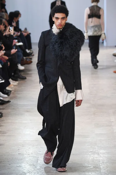 Look 16